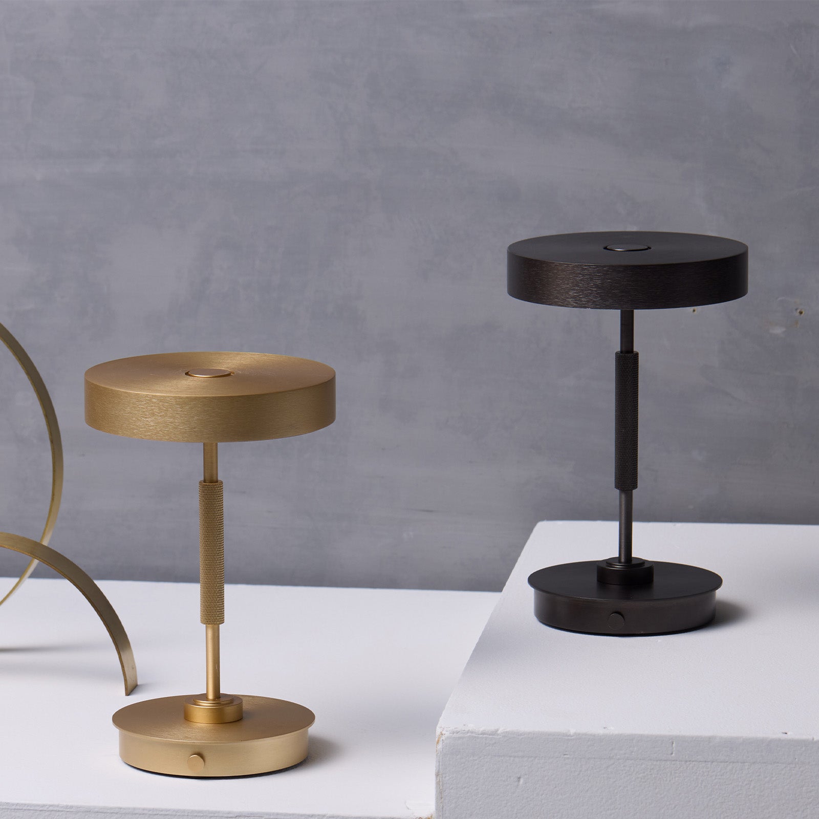 Rondo LED-table lamp ライトゴールド / ダークブロンズ