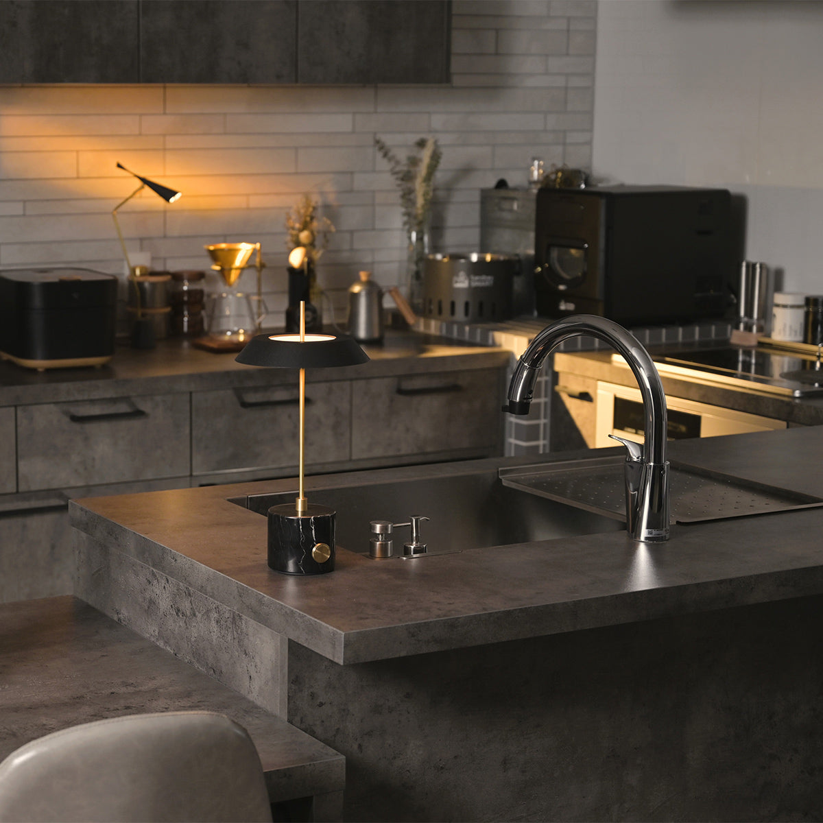 Innocence LED-table lamp (S) ブラック 設置事例