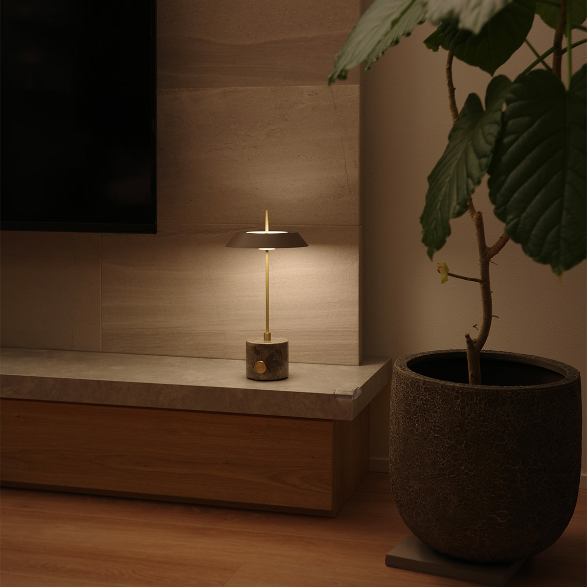 Innocence LED-table lamp (S) グレージュ 設置事例