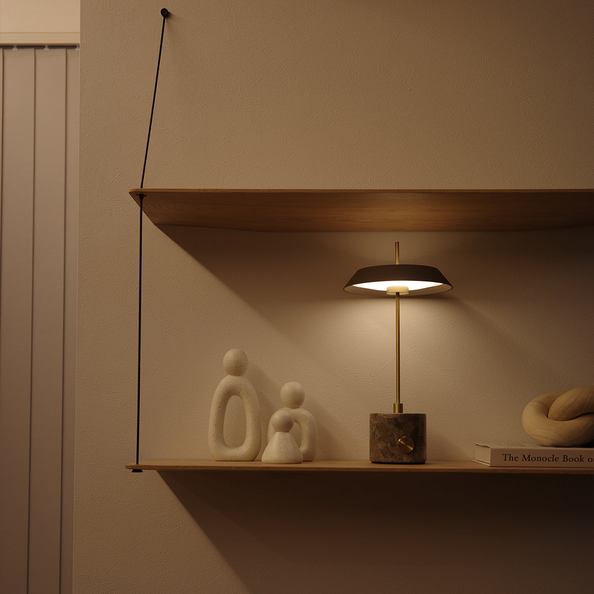 Innocence LED-table lamp (S) グレージュ 設置事例