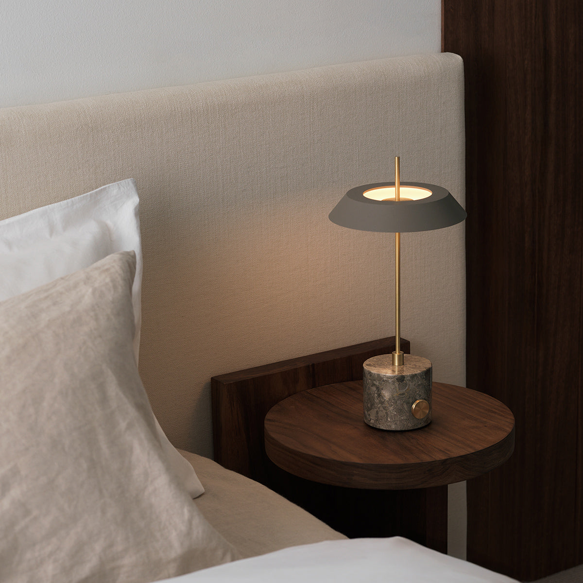 Innocence LED-table lamp (S) グレージュ