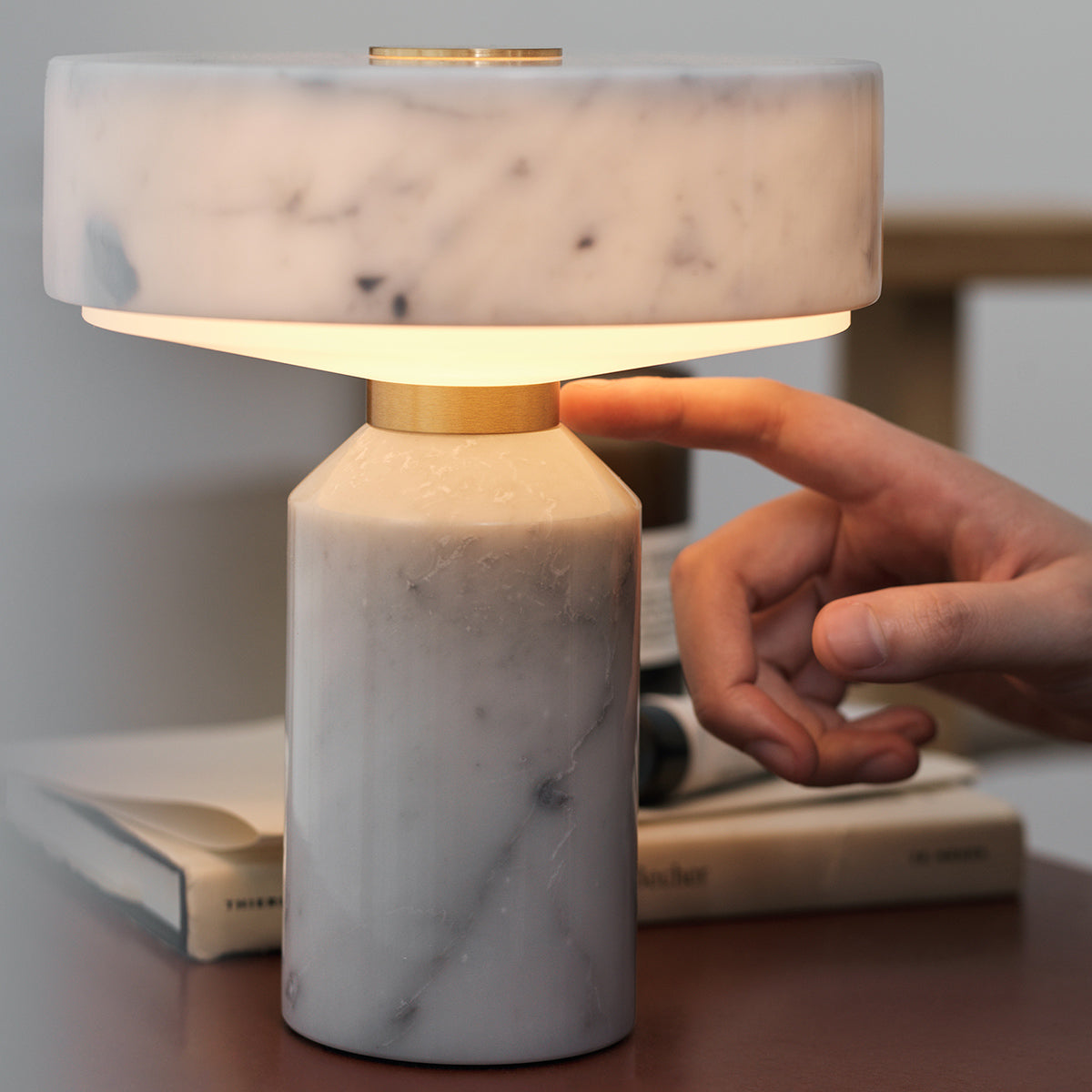 Marble LED-table lamp ホワイト
