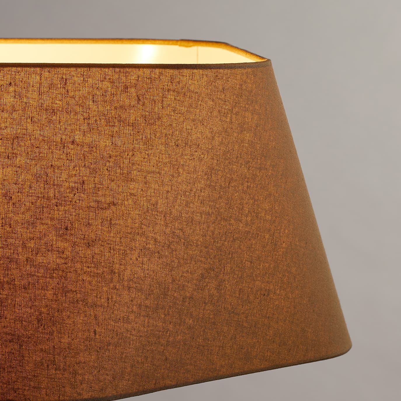 リネンコットンのシェード(写真はEspresso 3-floor lamp)