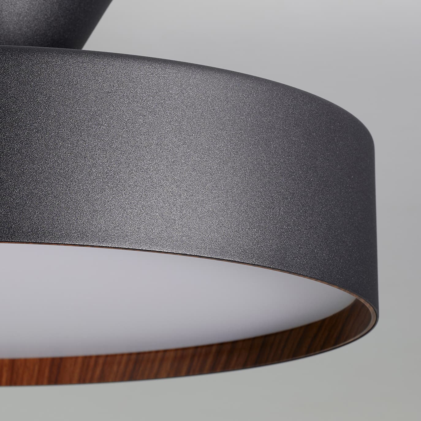 塗料やパーツなど細部にもこだわった高級感のあるデザイン