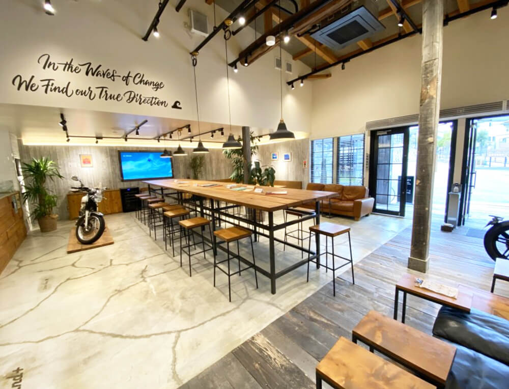 B stand + (CAFE & BIKE/SURFBOARD SHOP)の写真