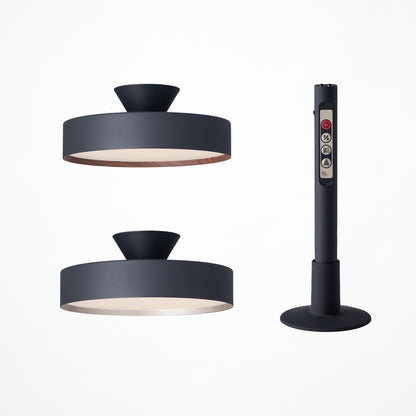 ブラック系カラーの本体と付属のリモコン