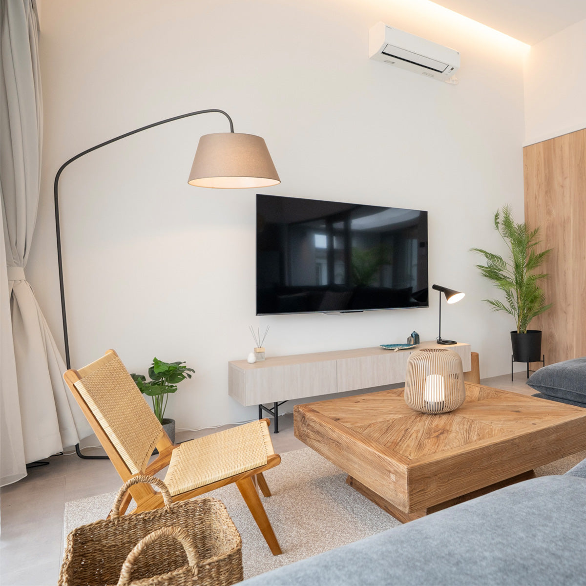 Espresso-living floor lamp 設置事例