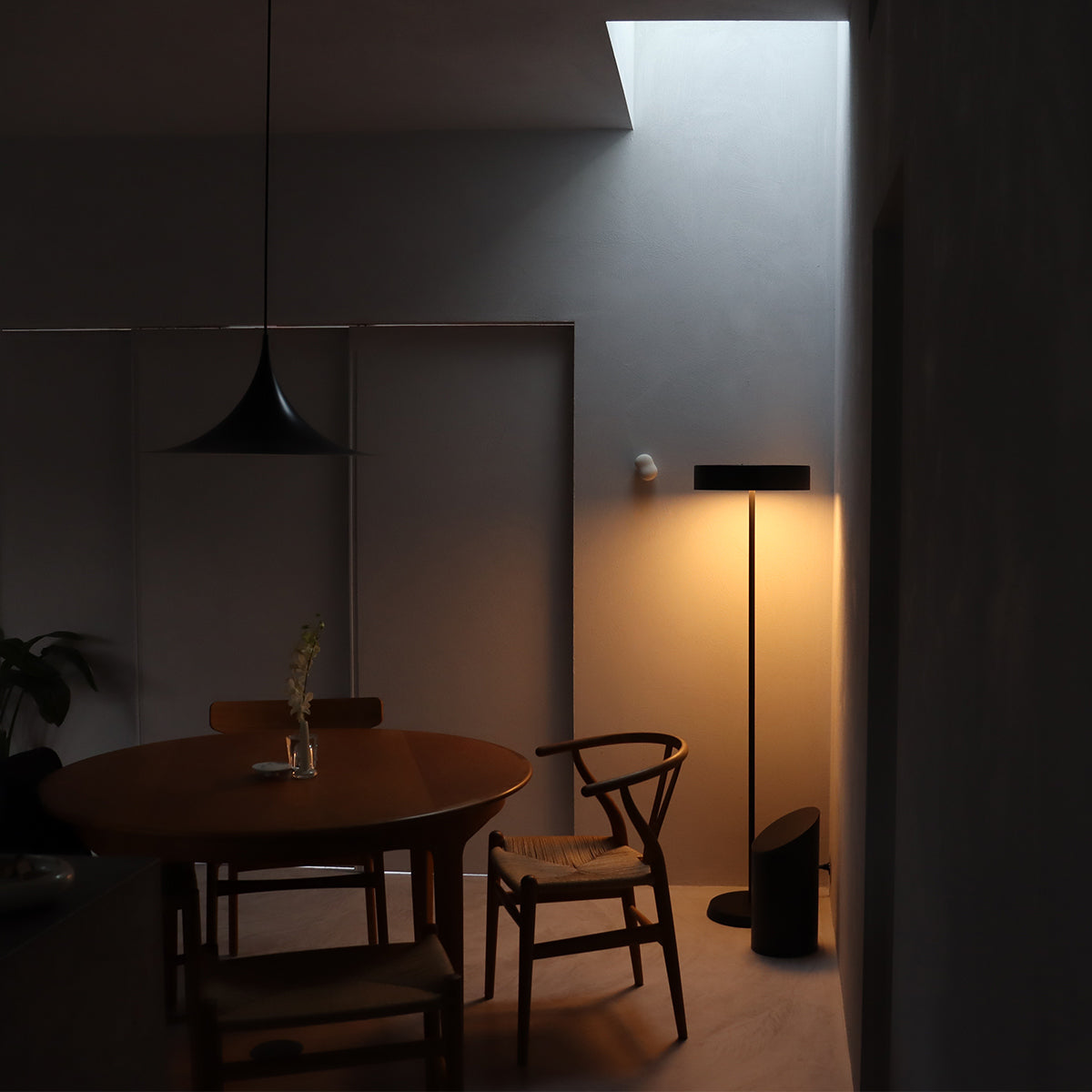 Glow LED-floor lamp 設置事例