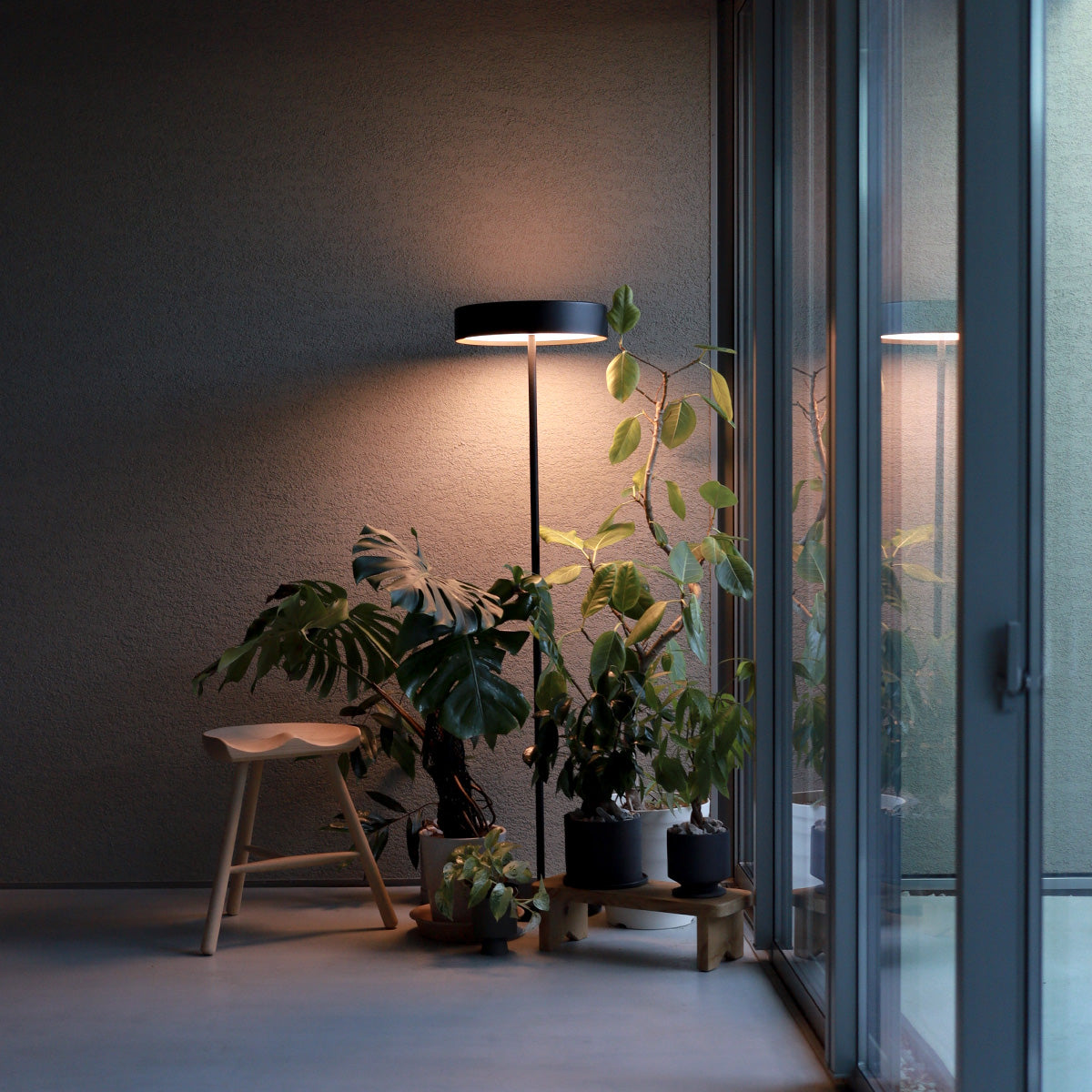 Glow LED-floor lamp 設置事例