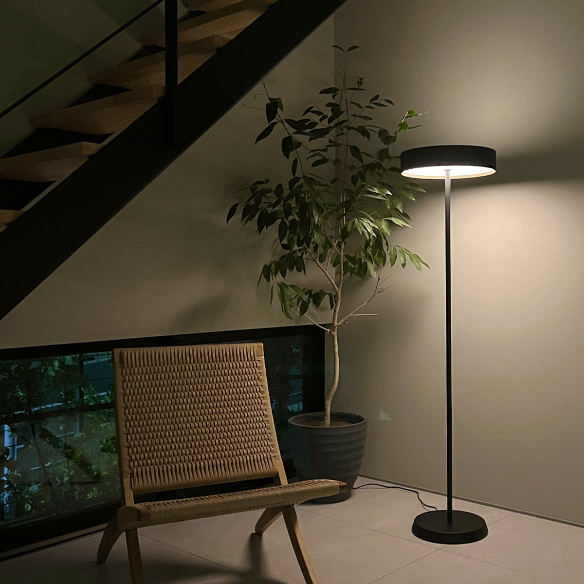 Glow LED-floor lamp 設置事例