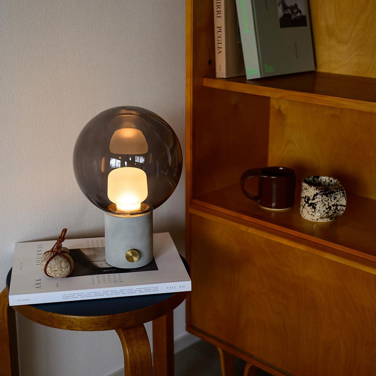 Univer LED-table lamp ライトグレー + クリアグレー 設置事例