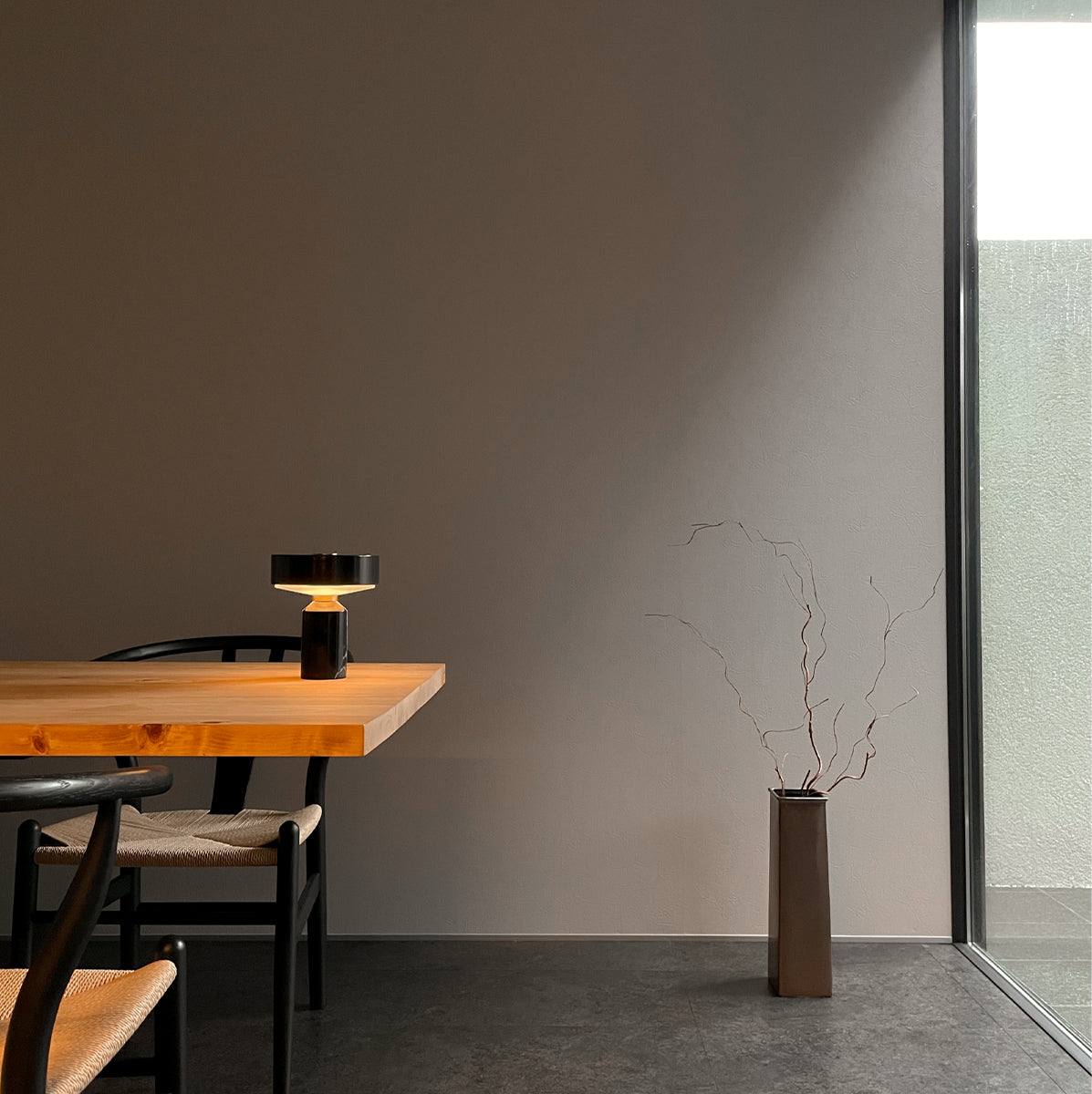 Marble LED-table lamp ブラック 設置事例（PR）