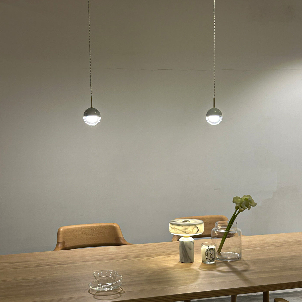 Escape LED-pendant light / Marble LED-table lamp 設置事例