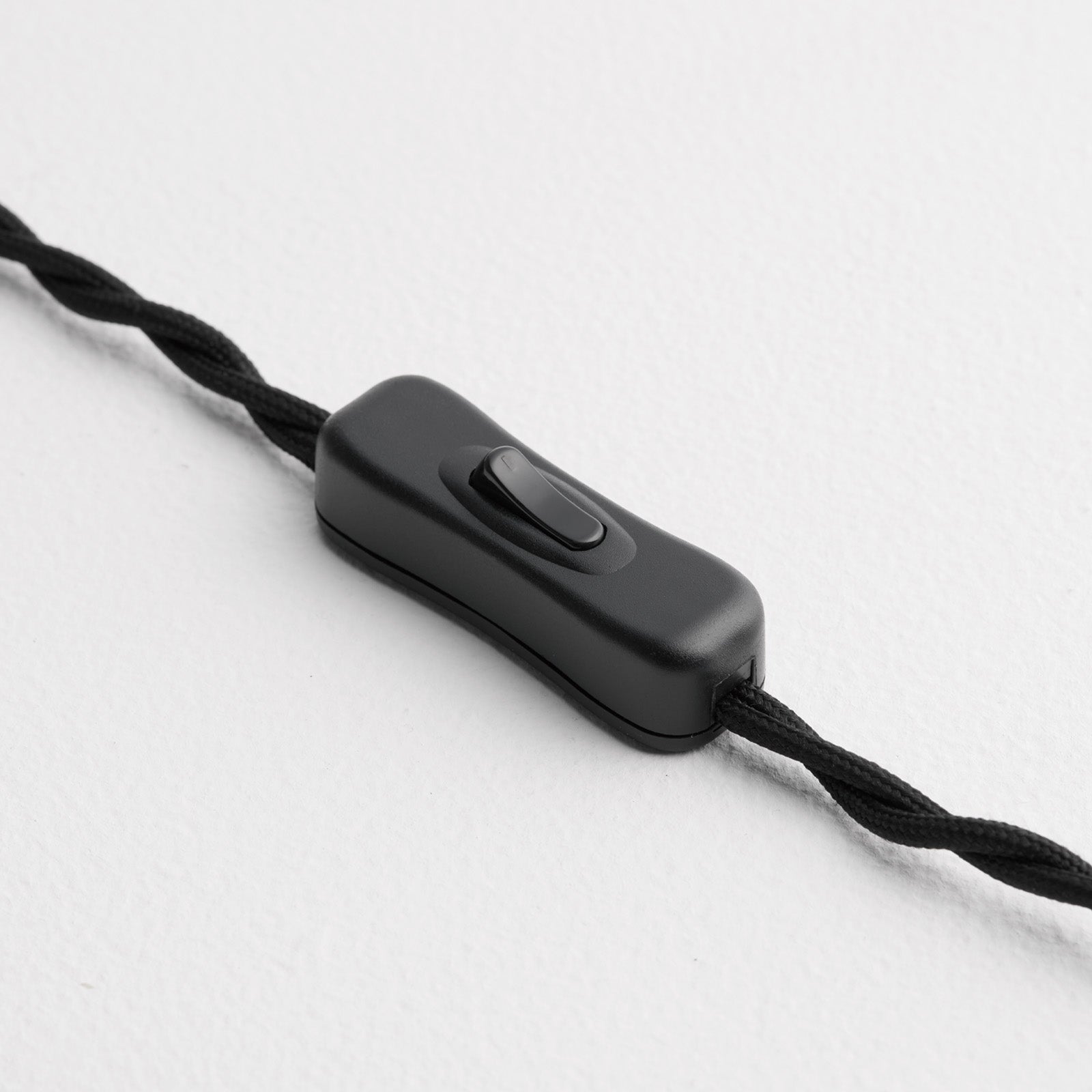 Ecru-table lamp 中間スイッチ