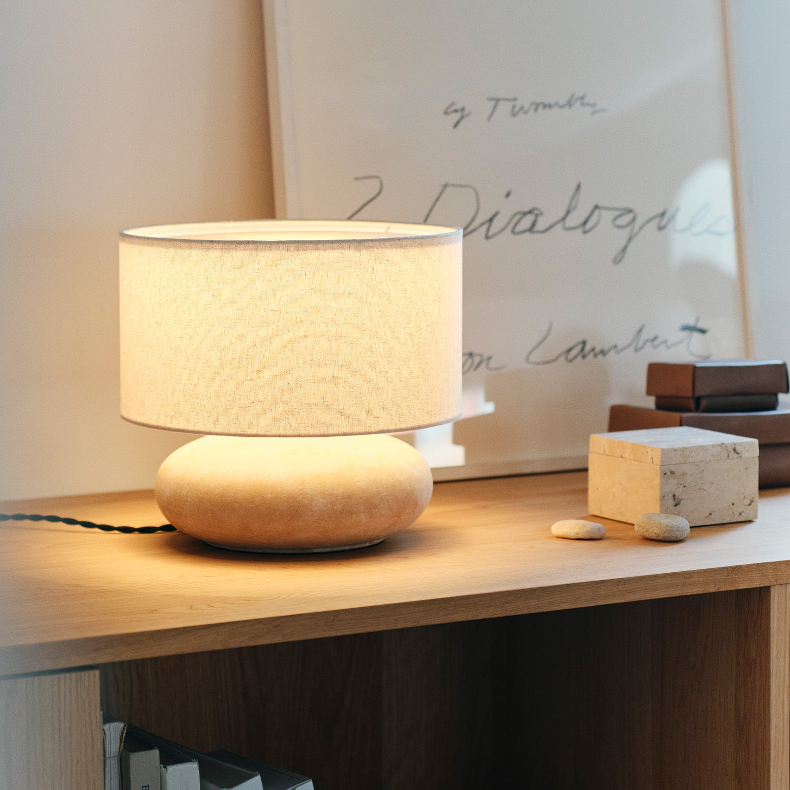 Ecru-table lamp S / Travertine-box