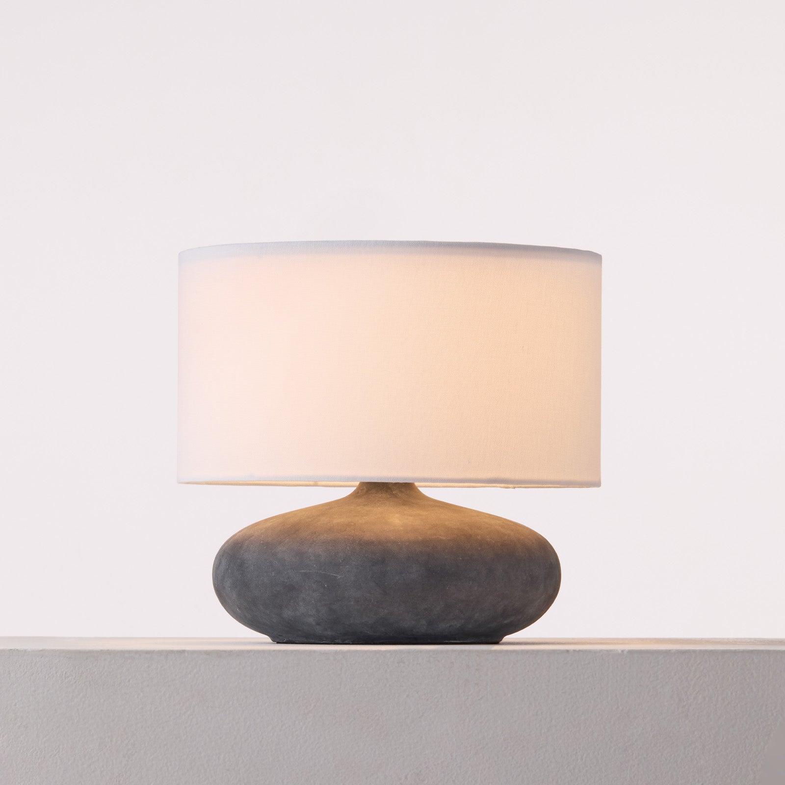 Ecru-table lamp S グレー 点灯時