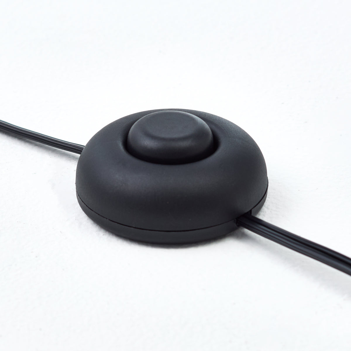 ※付属の電源コード / フットスイッチは、全カラー共通でブラック