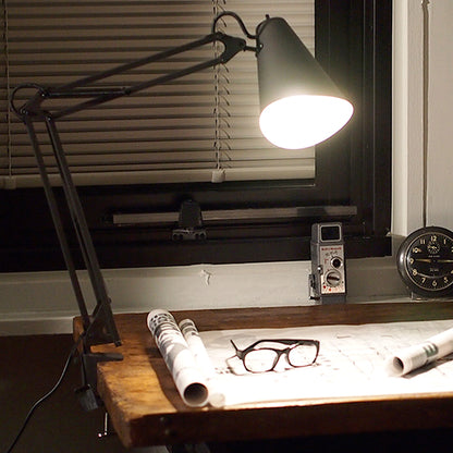 Snail desk-arm light