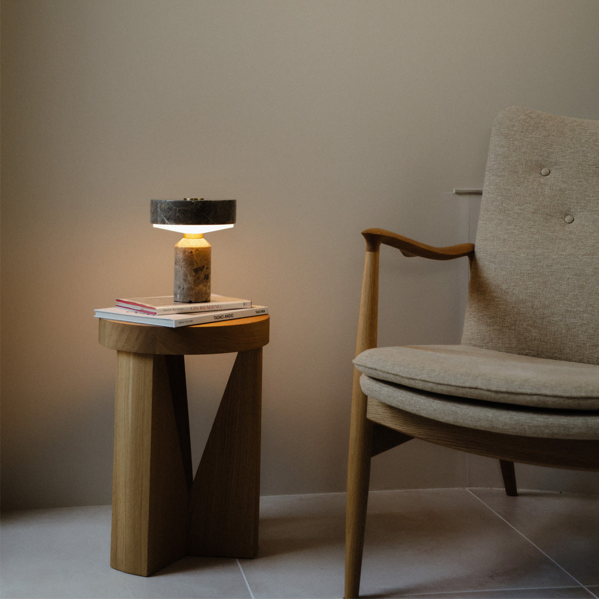 Marble LED-table lamp グレージュ 設置事例（PR）