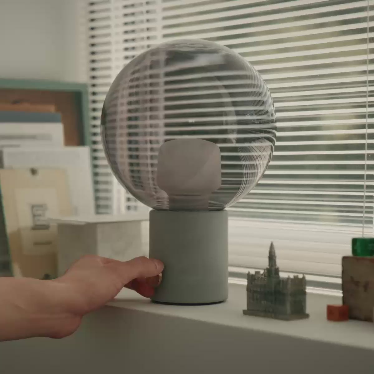 Univer LED-table lamp ライトグレー + クリアグレー